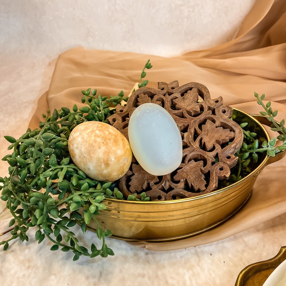 Gold planter‎ with stone eggs set